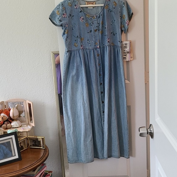 Beautiful Studio Ease Vintage floral button down denim dress - Picture 9 of 14